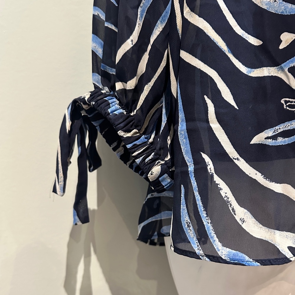 JM Collection Blue Zebra Patterned Top Medium - Picture 5 of 8